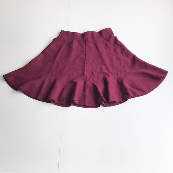Review womens knit skirt size 10/12 maroon mini flare stretchy EUC - Picture 3 of 8